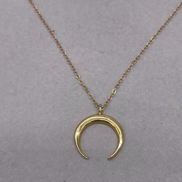 Admiral Row Crescent Moon Pendant Chain Necklace Gold Tone 18 Inches - Picture 4 of 6